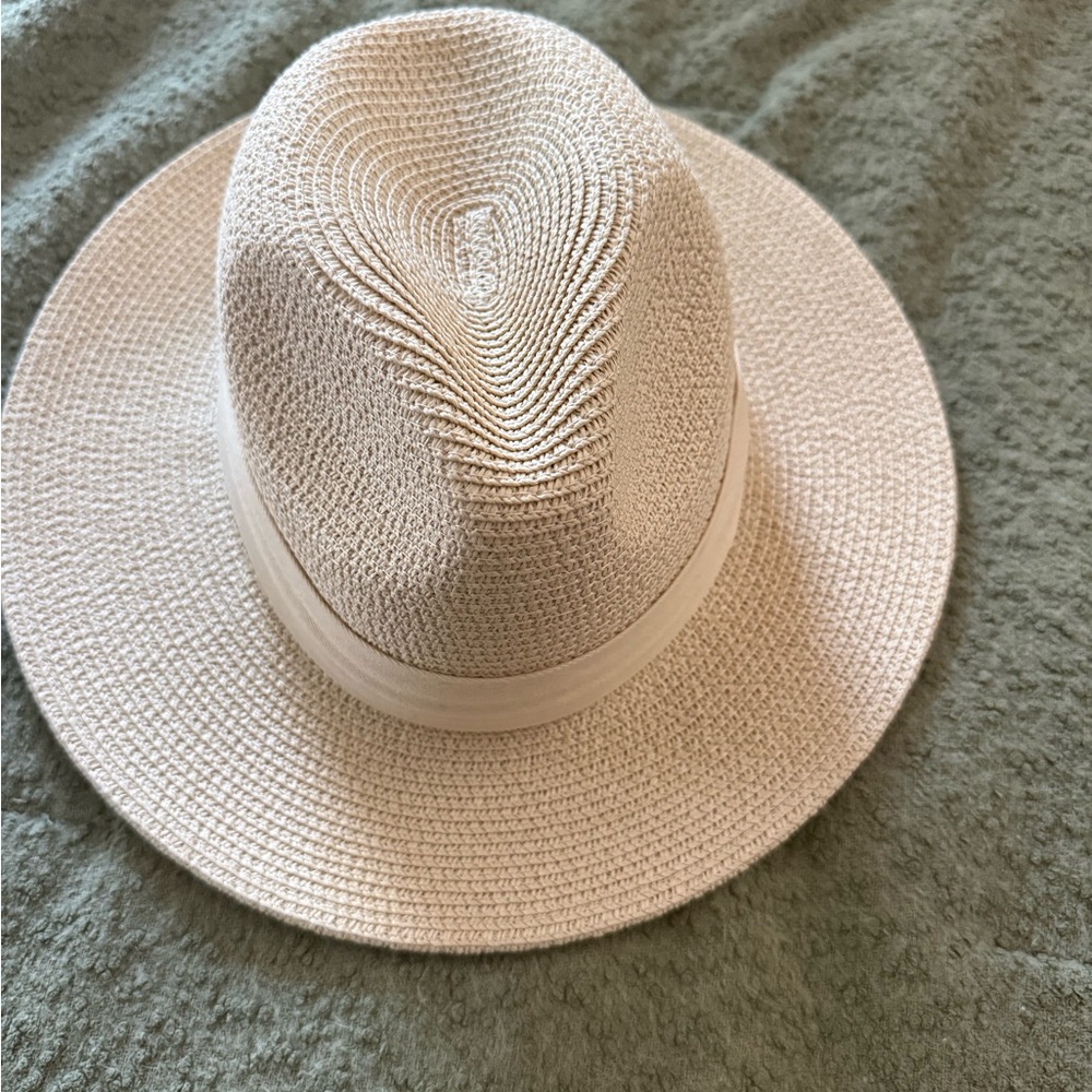 Women’s Straw Fedora Hat in Light Beige- never worn